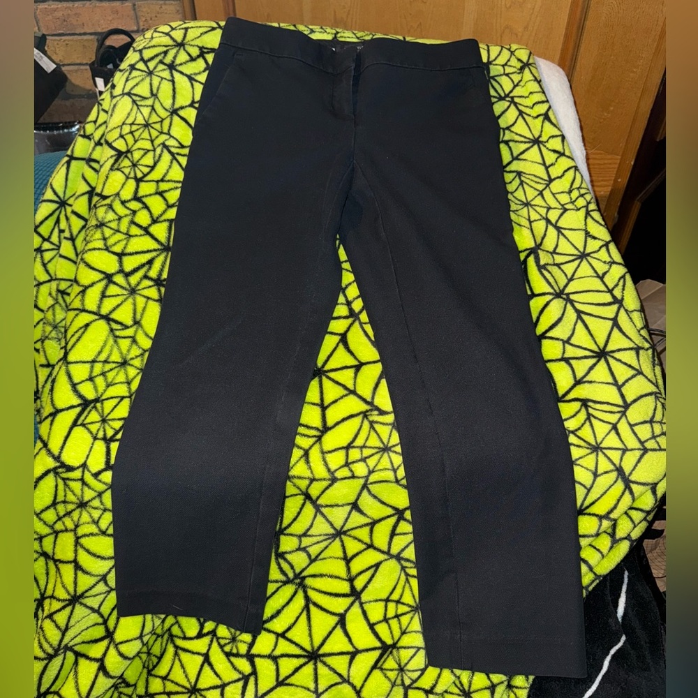 EUC worn once basically brand new! Ann Taylor black cropped pants 00 petite